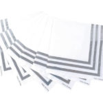 Servilletas Blanca Bordes Plateado  Por 12 Unidades