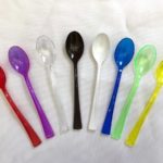 Cucharas Minis Por 50 Unidades Miden 10 cm .  Vienen en Barios Colores.