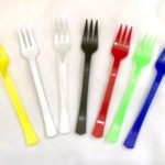Tenedores Minis Por 50 Unidades Miden 10 cm .  Vienen en Barios Colores.