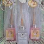 DIFUSOR PERSONALIZADO DE 120CC CON BOLSITA DE ORGANZA Y TARJETON