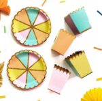 Plato Torta Multicolor Pastel Borde Stamping Dorado x 8 Unidades - Imagen 3