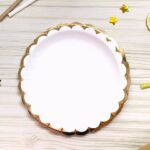 Platos de Polipapel Blanco Redondo con Guarda Ondulada Stamping Dorado x 8.