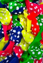 Globos Neon Fluor  Lunares Blancos  12 Pulgadas  x 5 Unidades Importados Serpentex. Brilla con Luz Negra