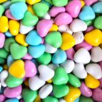 Lentejas de Chocolate CORAZONES  Pasteles Multicolor Por 100 gr.