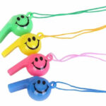 Silbato CARITA SMILE FLUO X 10 con Cordon Multicolores.