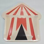 Platos Polipapel  CARPA DE CIRCO  x 10. Mide 23.5cm. x 22cm