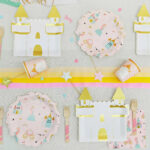 Platos Bandeja CASTILLO LITTLLE PRINCESS x 8 Unidades. Con Stamping Dorado. Mide 23.5 cm x 23.5 cm. - Imagen 4