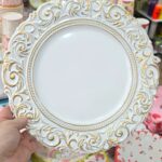 Bandeja Plastico TRIVAL GLAM BLANCO Y DORADO PATINADO . Medida 30 cm Diametro.