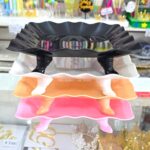 Bandeja Con Ondas Con Base SPRINKLES CUADRADA PlastiCandy .Colores Blanca Negra Nude y Rosa
