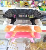 Bandeja Con Ondas Con Base SPRINKLES CUADRADA PlastiCandy .Colores Blanca Negra Nude y Rosa