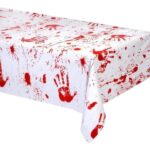 Mantel Metalizado ENSANGRENTADO Halloween  Mide 1.82 mts x 1.32 mts.
