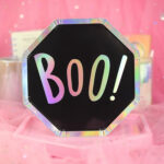 Plato Polipapel Negro con Stamping Plata BOOO x 10 Unidades. Miden 18cm.