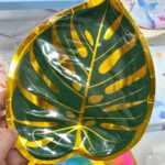 Platos Polipapel Forma de HOJAS MOSTERA con Stampind Dorado x 6 Unidades.