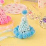 BONETE POMPON CRISTAL CELESTE