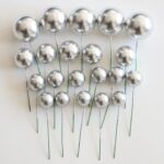 Toppers Esferas Bolas Para Tortas Plasticas PLATEADAS  Varias Medidas en el Pack x 20 Unidades. - Imagen 3