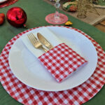 Plato de Sitio de Papel CUADRILLE ROJO Y BLANCO X 20. - Imagen 2