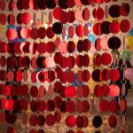 Packs de 10 Tiras de LENTEJUELAS ROJAS  Para Armar Cortinas o Multiple Uso. - Imagen 2