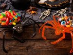 Bandeja de Plastico  Golosinera Halloween: ARAÑA CRISTAL  Viene en 3 Colores: Naranja Violeta o Negra.